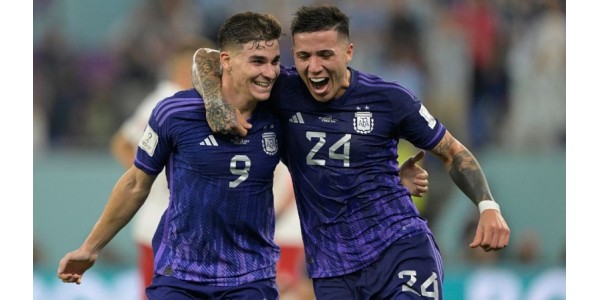 Lionel Messi freut sich über die Qualität der jungen argentinischen Spieler